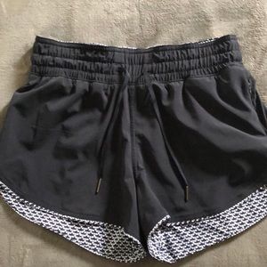 Lululemon Choose a Side Short 3”. Size 4